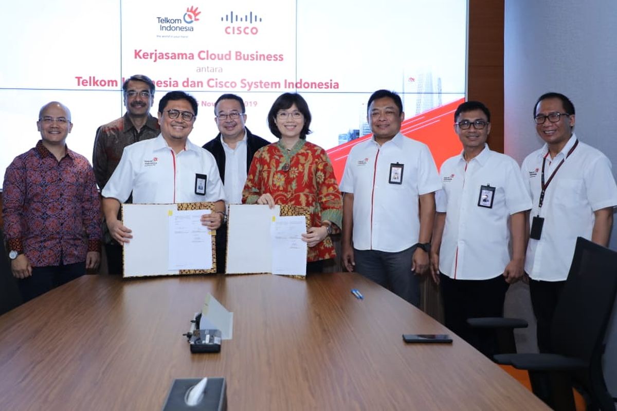 Penandatanganan Non Disclosure Agreement kerjasama pengembangan bisnis cloud, antara Telkom Indonesia dan Cisco Systems Indonesia di Jakarta, Senin (25/11/2019).