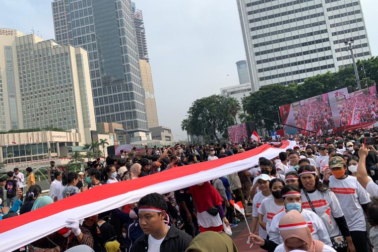Kirab Merah Putih dalam rangka menjunjung tinggi persatuan dan kesatuan bangsa Indonesia bertema Pulih Lebih Cepat, Bangkit Lebih Kuat digelar pada Minggu (28/8/2022).
