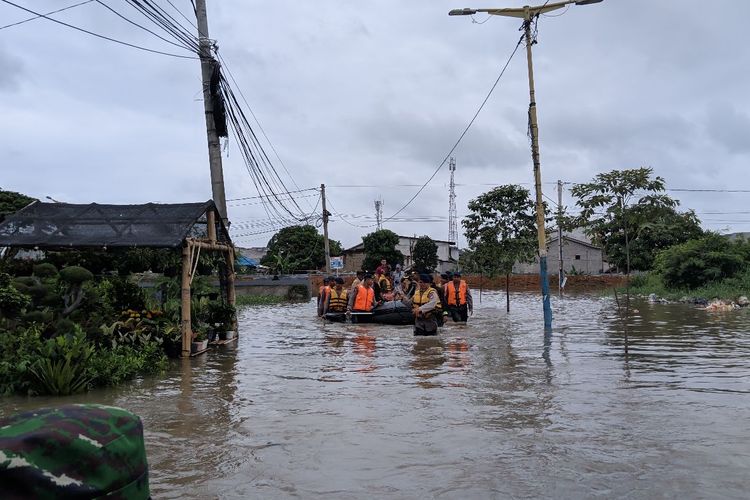 Banjir di Perumahan Garden City Residence Periuk Kota Tangerang, Selasa (25/2/2020).