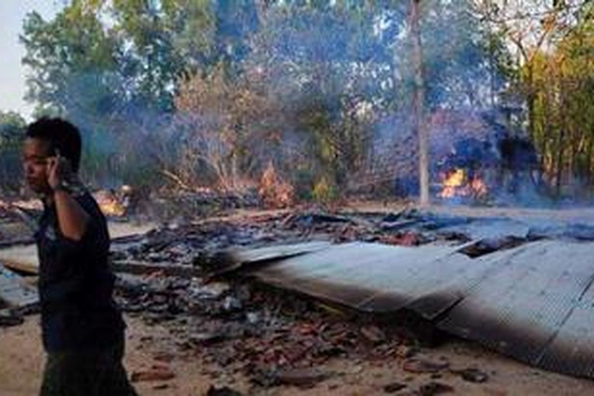 Rumah warga Syiah yang hangus terbakar di Desa Karang Gayam, Omben, Sampang. 