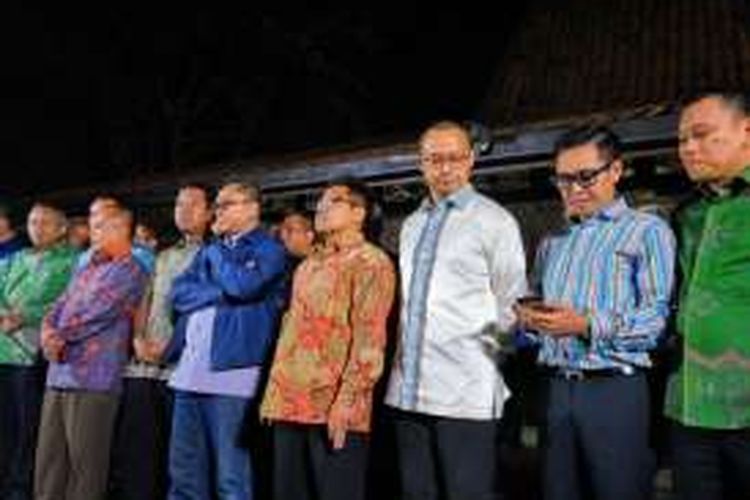 Koalisi Cikeas yang terdiri dari Demokrat, PKB, PPP, dan PAN akhirnya memutuskan mengusung Agus Yudhoyono-Sylviana Murni, Jumat (23/9/2016) dinihari. 