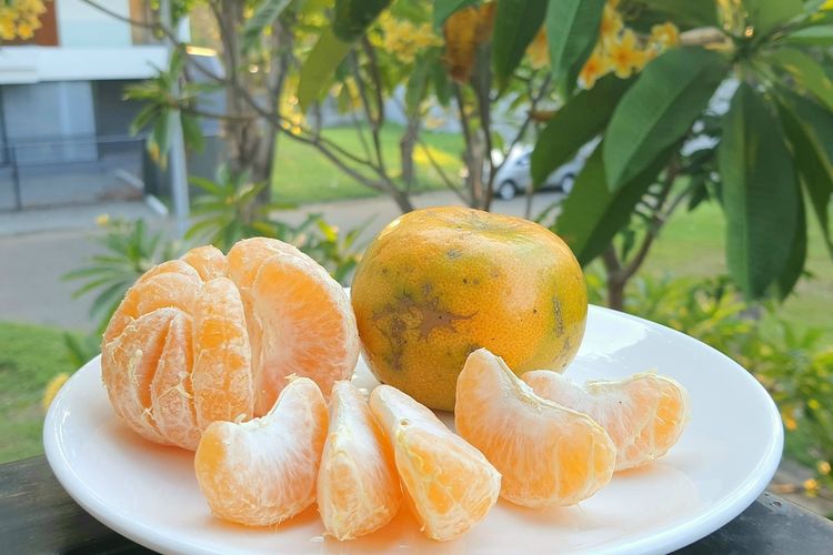 Ilustrasi buah jeruk keprok.