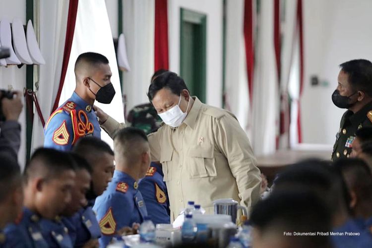 Menteri Pertahanan (Menhan) Prabowo Subianto melakukan kunjungan kerja ke Akademi Militer (Akmil) di Magelang, Jawa Tengah, Sabtu (5/2/2022).