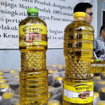 Kemasan MinyaKita hasil Produksi PT. KMR Karanganyar.