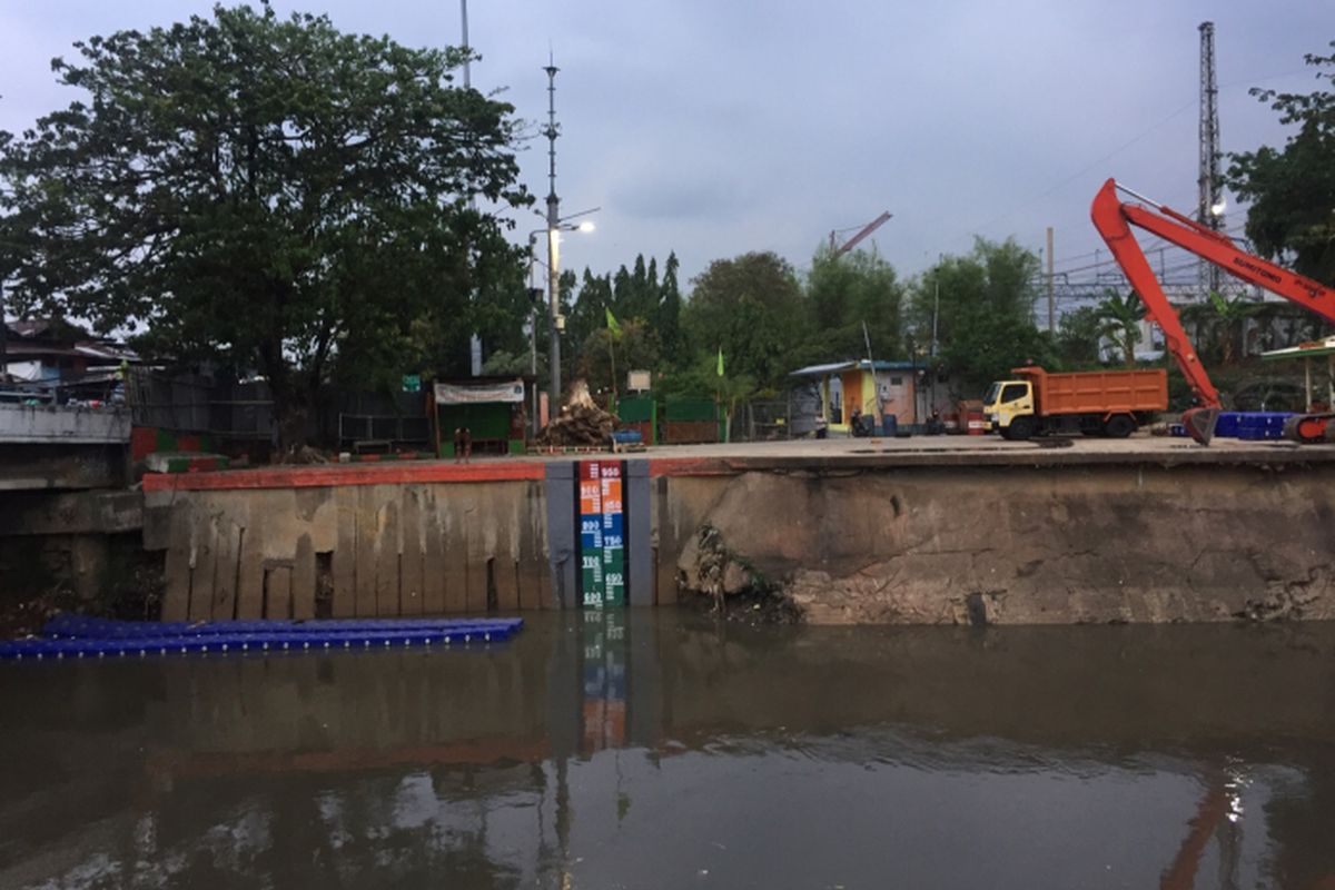 Masih normal air di Pintu air Manggarai, Jalan Tambak, Kelurahan Peganggsaan, Kecamatan, Menteng, Jakarta Pusat, Sabtu (27/10/2018).