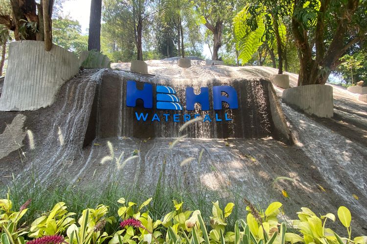 Tempat wisata baru HeHa Waterfall Bogor yang baru saja dibuka di Cisarua, Kabupaten Bogor, Kamis (19/10/2023). 