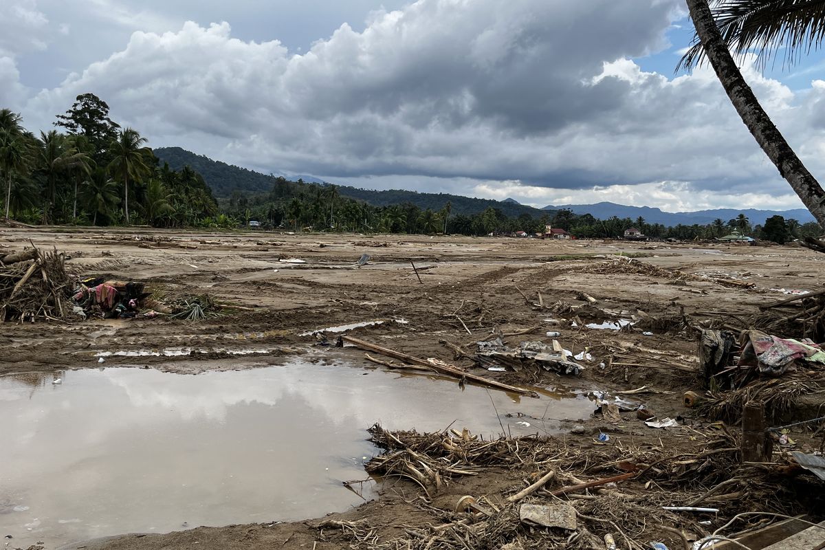 Desa Garoga, desa yang hilang diterjang banjir bandang dan tanah longsor di Tapanuli Selatan, Sumatera Utara, Sabtu (6/12/2025)