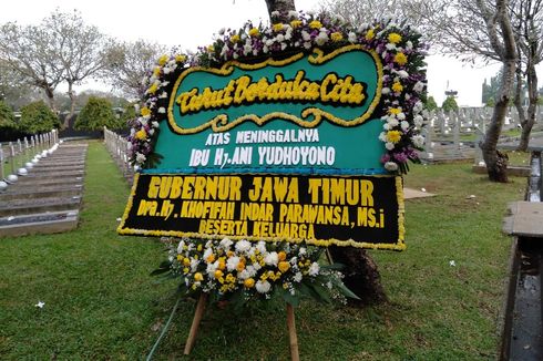 Ani Yudhoyono Meninggal Dunia, Gubernur Jatim Kirim Karangan Bunga ke TMP Kalibata 