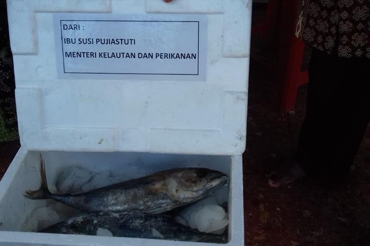 Ikan cakalang kiriman dari Menteri Kelautan dan Perikanan Susi Pudjiastuti untuk pasangan lansia di Kota Malang.