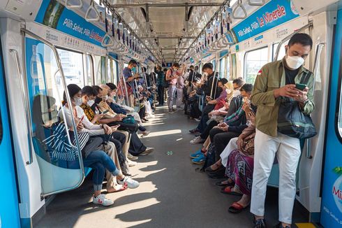 Jumlah Penumpang MRT Jakarta Tembus Dua Juta Orang
