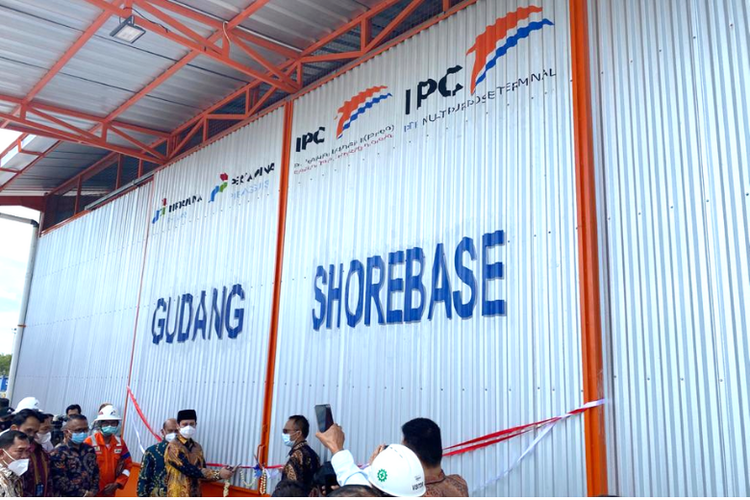 Peresmian fasilitas shorebase di Pelabuhan Cirebon.