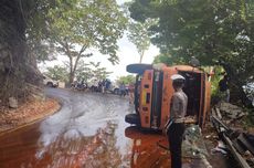 Pecah Ban, Truk CPO di Aceh Terguling dan Tumpahan Minyak Capai 1 Km