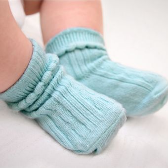 Ilustrasi kaus kaki bayi.
