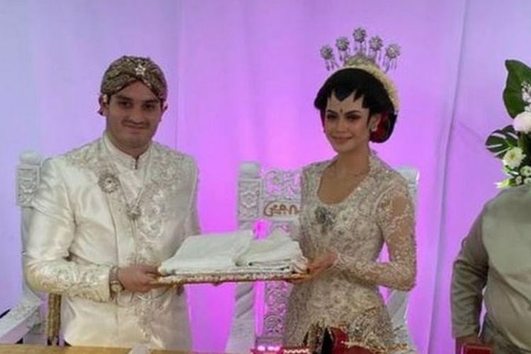 Pengantin ini mengundang 10.000 orang ke acara pernikahan yang diselenggarakan tanpa melanggar protokol kesehatan Covid-19.