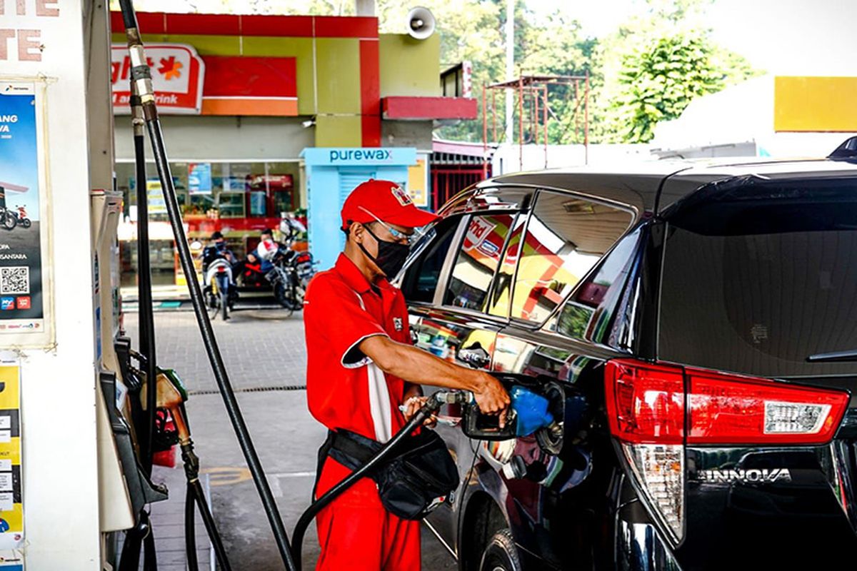 Pertamina menurunkan harga Pertamax menjadi Rp 13.900 per liter dari sebelumnya Rp 14.500 per liter pada 1 Oktober 2022. 