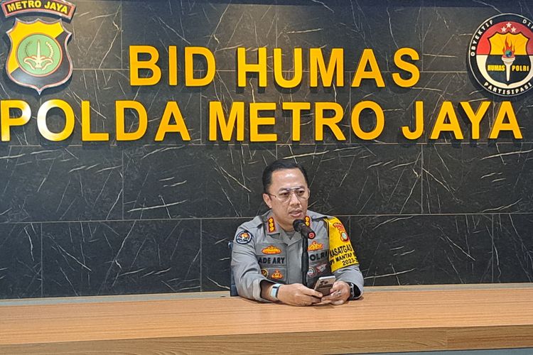 Kabid Humas Polda Metro Jaya Kombes Ade Ary Syam Indradi di kantornya, Jumat (9/2/2024). 