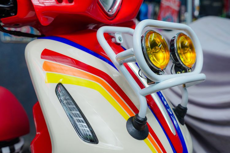 Yamaha Grand Filano Hybrid kembali mendapat sentuhan khas dengan mengusung konsep Vintage Rally ala motor petualang era 90-an