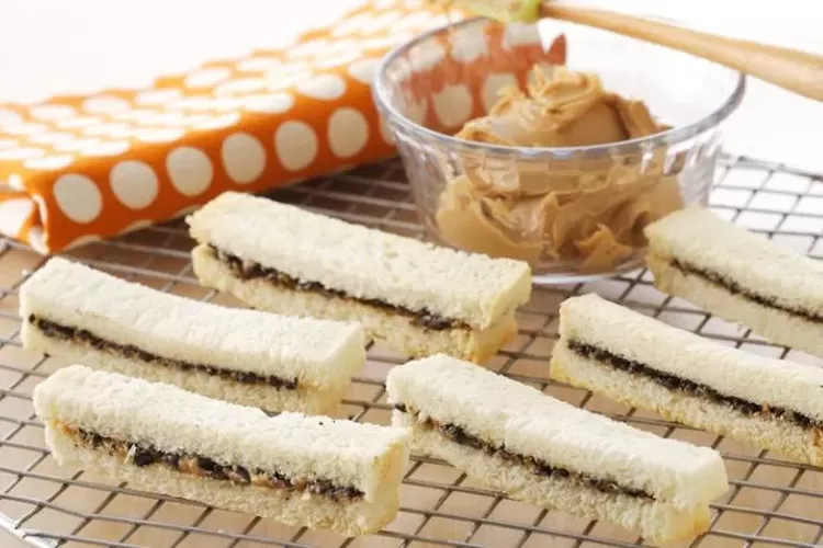 Resep Sandwich Cokelat Kacang Renyah, Ide Camilan Simple dari Roti Tawar