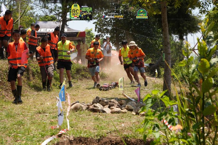 Kompetisi RC Off-road Internasional Sukses Digelar di Ungaran