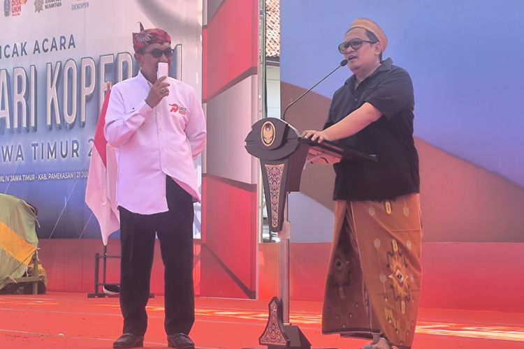 Haji Her Sebut Bantu Gubernur Jatim Rp 38 Miliar, Khofifah Tersenyum