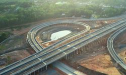 Jokowi Resmikan 2 Ruas Jalan Tol Trans Sumatera Garapan Hutama Karya