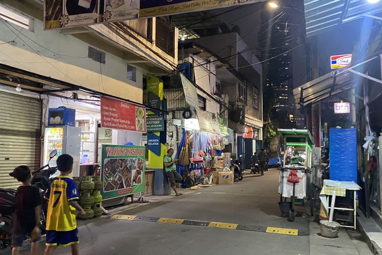 Air PAM Dimatikan Besok, Galon isi Ulang Jadi Andalan Warteg di Kuningan Jaksel