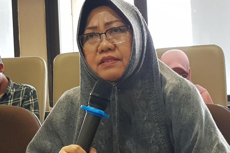Peneliti LIPI Siti Zuhro saat menyampaikan keterangannya dalam konferensi pers Sivitas LIPI Tolak Revisi UU KPK di Kantor LIPI, Jalan Gatot Subroto, Jakarta Selatan, Selasa (10/9/2019).