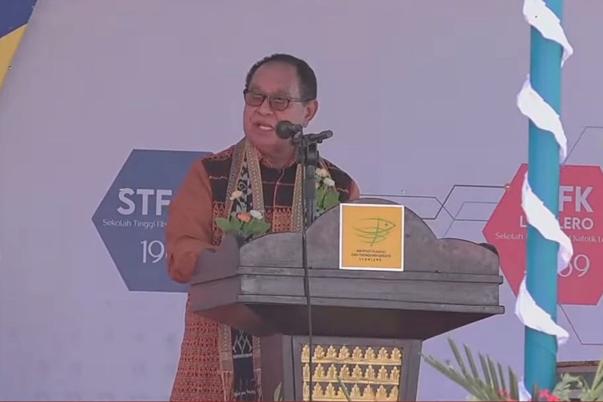 Wakil Gubernur Nusa Tenggara Timur (NTT), Josef Nae Soi saat memberikan sambutan perayaan syukur pemberkatan dan peresmian gedung kampus baru Institut Filsafat dan Teknologi Kreatif (IFTK) Ledalero di Maumere, Kabupaten Sikka, Sabtu (23/3/2023).
