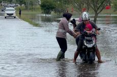 Cerita Polisi yang Siaga di Jalan Terendam Banjir, Seragam Basah Kering di Badan