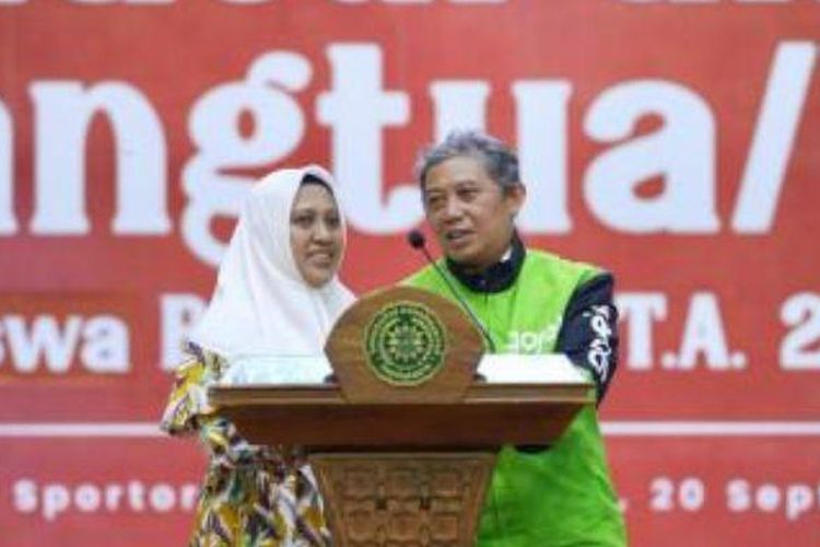 Perjuangan Mohammad Arief Fatkhurrohman, pengemudi ojek online (ojol) asal Ponorogo mampu loloskan anak ke beasiswa kedokteran UMY.