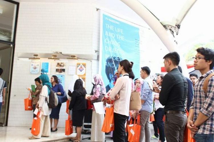 Kurang lebih 1.000 calon mahasiswa, Kamis (29/10/2015), memadati Erasmus Huis untuk mengikuti DPD Jakarta. Jumlah kunjungan tersebut melebihi DPD 2014 lalu yang mencapai sekitar 700 pengunjung. 