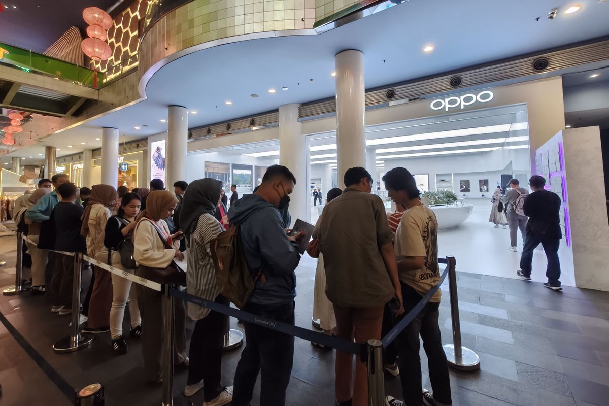 Penjualan perdana Oppo Reno 13 Series di Jakarta, Selasa (21/1/2025).