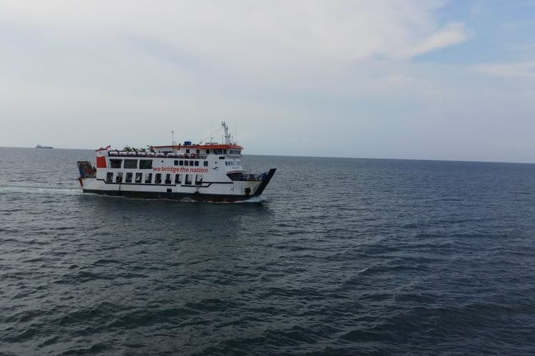 PT ASDP Indonesia Ferry (Persero) Cabang Kota Batam, Kepulauan Riau (Kepri) menunda sementara keberangkatan kapal Roro Bahtera Nusantara 01. Hal ini dilakukan karena tinggi gelombang di Perairan Kepulauan Anambas mencapai lima meteran dan Natuna mencapai tujuh meteran.