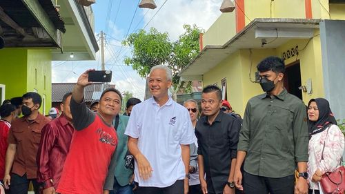 Momen Ganjar Bermalam di Rumah Warga, Diajak Curhat dan Disuguhi Singkong Rebus