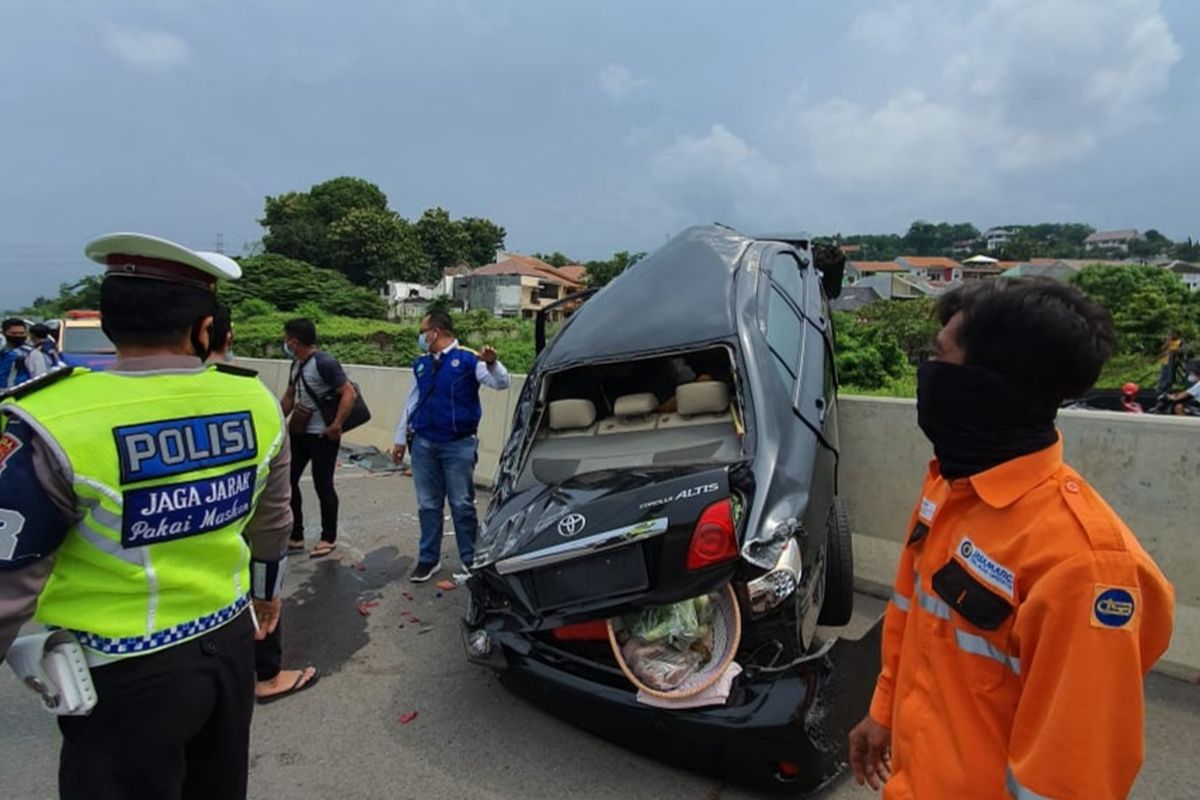 Kecelakaan lalu-lintas itu diketahui terjadi di Jalan Tol Semarang KM 417 Jalur B Kota Semarang pada Sabtu (3/1/2021).