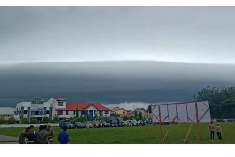 Viral Fenomena Awan Tsunami Di Kepulauan Selayar Ini Penjelasannya