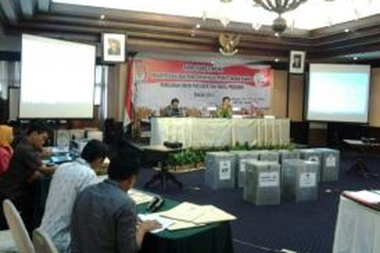Forum rekapitulasi suara pilpres KPU Jatim.