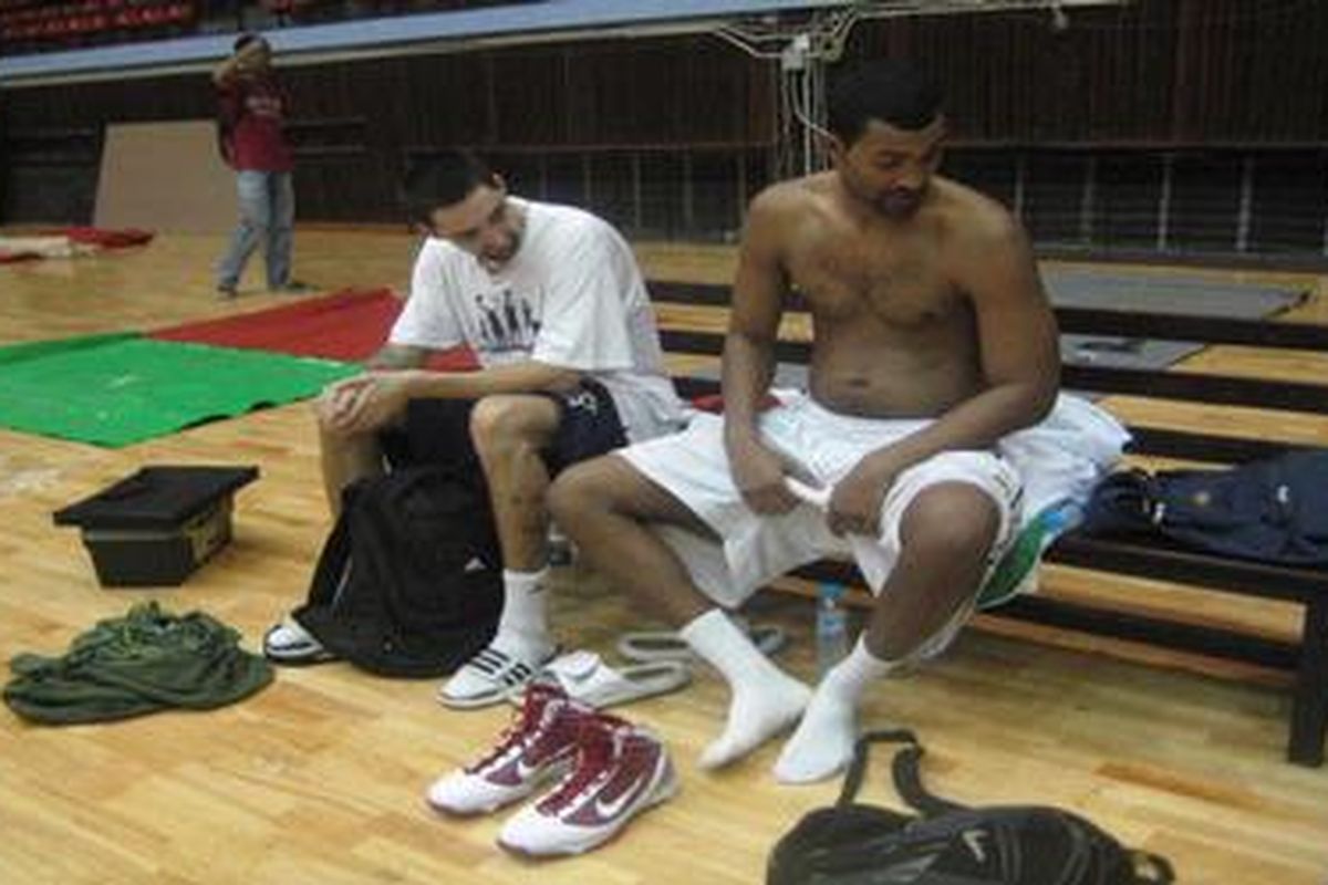 Alexander Hartman kiri dan Nakiea Miller, menjadi andalan SM BritAma di ajang ASEAN Basket League.