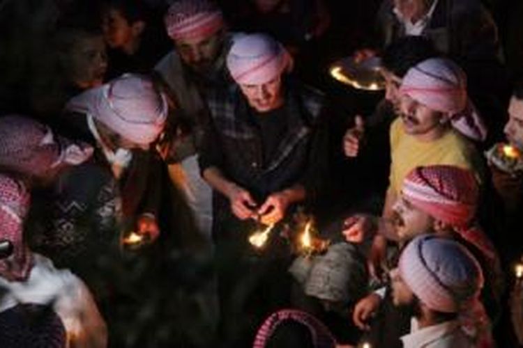 Penganut Yazidi berkumpul di kuil suci Lalish, yang terletak 35km dari Mosul untuk merayakan Tahun Baru April lalu. 