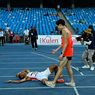SEA Games 2023: Indahnya Sportivitas, Saat Pelari Singapura Beri Minum Atlet Indonesia