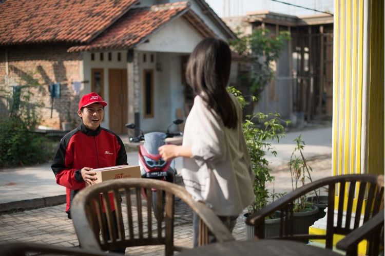 Pengiriman paket 11.11 J&amp;T Express. 