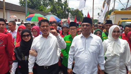 Prof Ridha-Abdul Daftar ke KPU Medan bersama 8 Parpol, Sempat Menunggu 2 Jam di Jalan