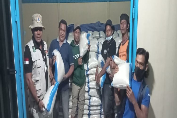 Pemerintah Kota Bima menyalurkan bantuan hingga belasan ton beras untuk meringankan beban penderitaan warga terdampak banjir.