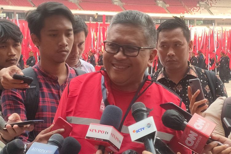 Sekretaris Jenderal PDI-P Hasto Kristiyanto dalam konferensi pers usai meninjau gladi bersih persiapan puncak perayaan Bulan Bung Karno di Stadion Utama Gelora Bung Karno, Jakarta, Jumat (23/6/2023) sore.