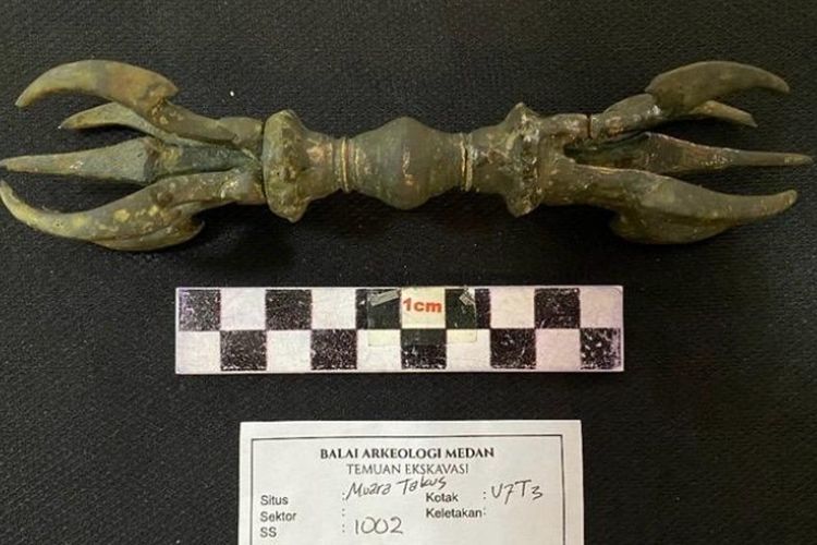 Vajra, salah satu benda bersejarah yang ditemukan di Candi Muara Takus di Kabupaten Kampar, Riau, Selasa (2/7/2024).