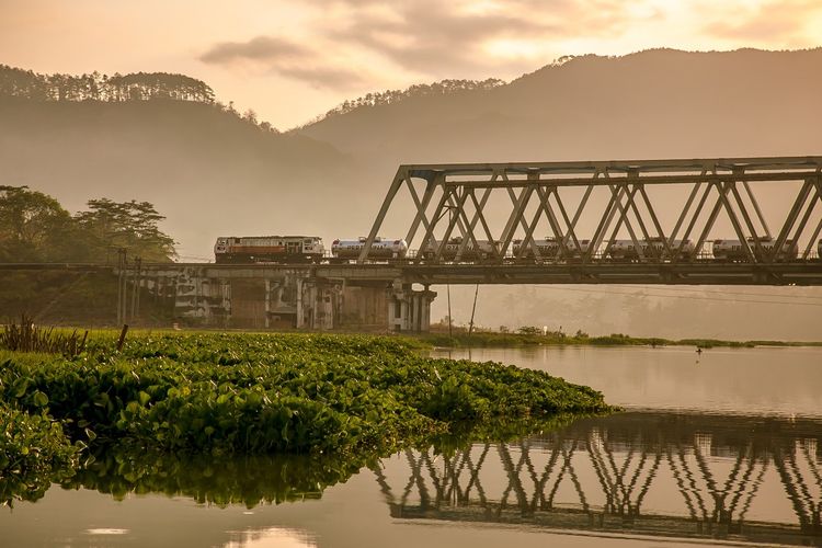 Ilustrasi kereta api barang milik KAI.
