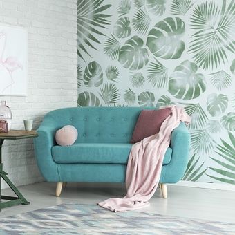 Ilustrasi wallpaper - Tampilan ruangan dengan wallpaper.