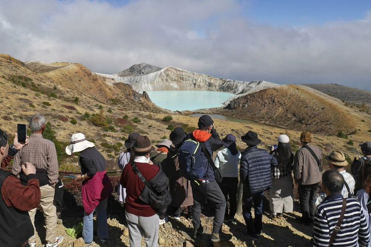 Danau Vulkanik Jepang Dibuka Kembali untuk Wisatawan Setelah 8 Tahun