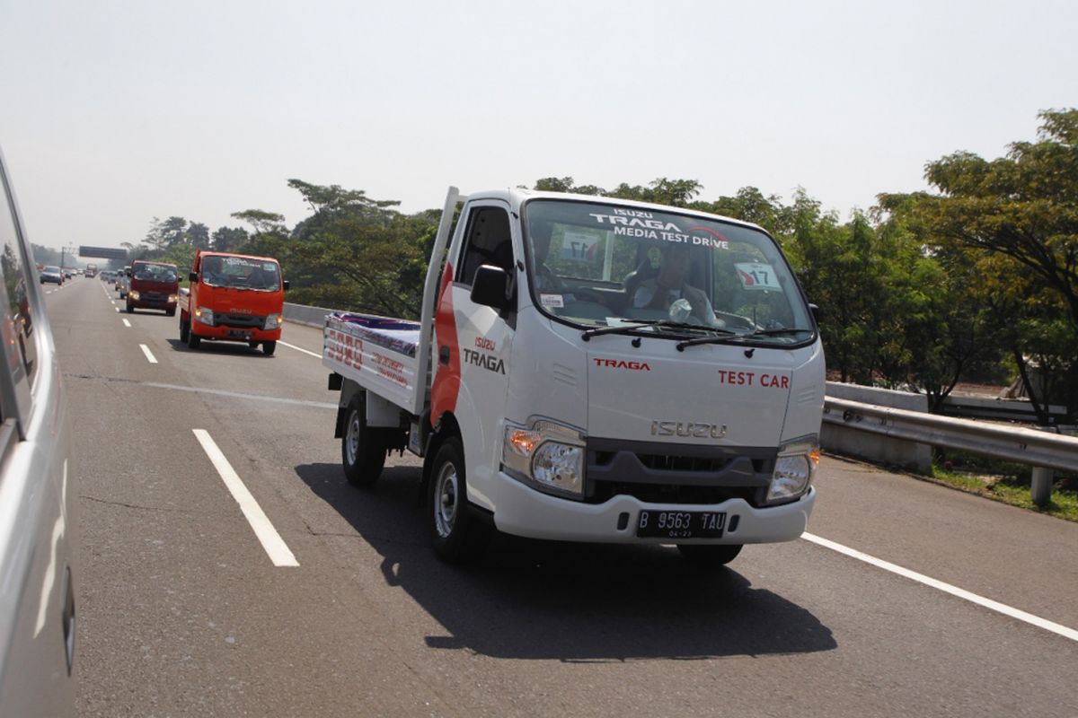 Isuzu Traga digeber Sunter-Puncak, Bogor.