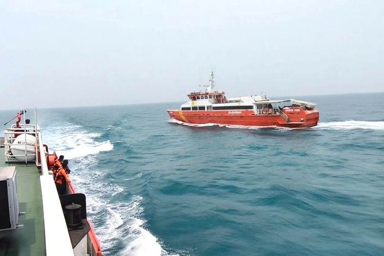 Hari Keenam Pencarian Rombongan Jurnalis, SAR Temukan 3 Life Jacket, 2 Terpal, dan 1 Galon